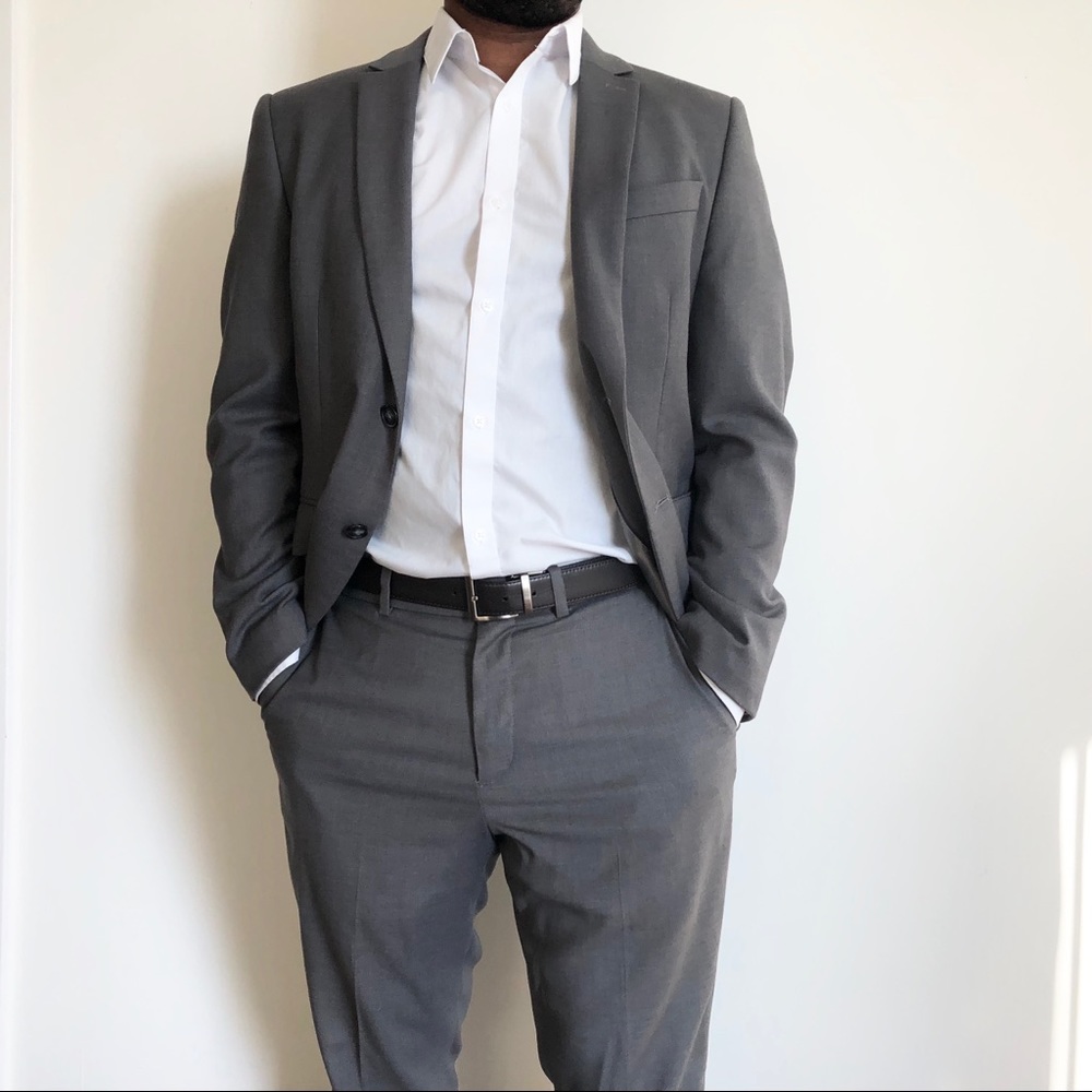 Perry Ellis Slim-Fit Suit  (Size 38s ) Gray